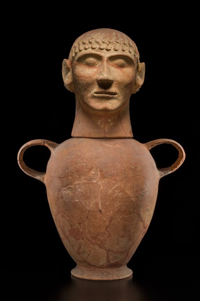 Canopo maschile da Sarteano (Chiusi), fine VII-inizio VI secolo a.C. Courtesy of Mart 