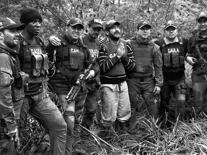 Francisco Antonio Pinto Vera (centro), secuestrado por el ELN, tras ser liberado a finales de mayo de 2016