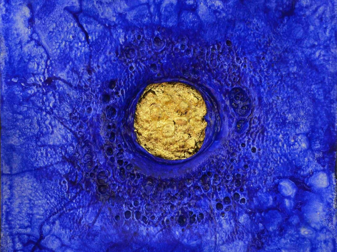 Enrico Magnani, Neptune No. 7, 2015, acrilico, pietre e foglia oro 24kt su materiale polimerico, cm. 29x29. Courtesy of Chiostri di San Domenico 