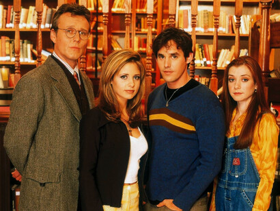 Buffy, la cazavampiros. Giles, Buffy. Xander y Willow