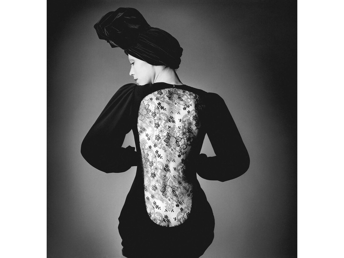Marina Schiano wearing the short evening dress. Haute couture collection Fall-Winter 1970 © The Estate of Jeanloup Sieff