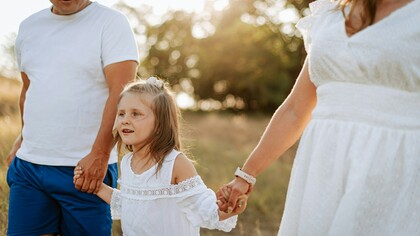 La infancia vulnerable ha sido históricamente invisibilizada, pero hoy existen programas y familias comprometidas en ofrecer protección y cuidado