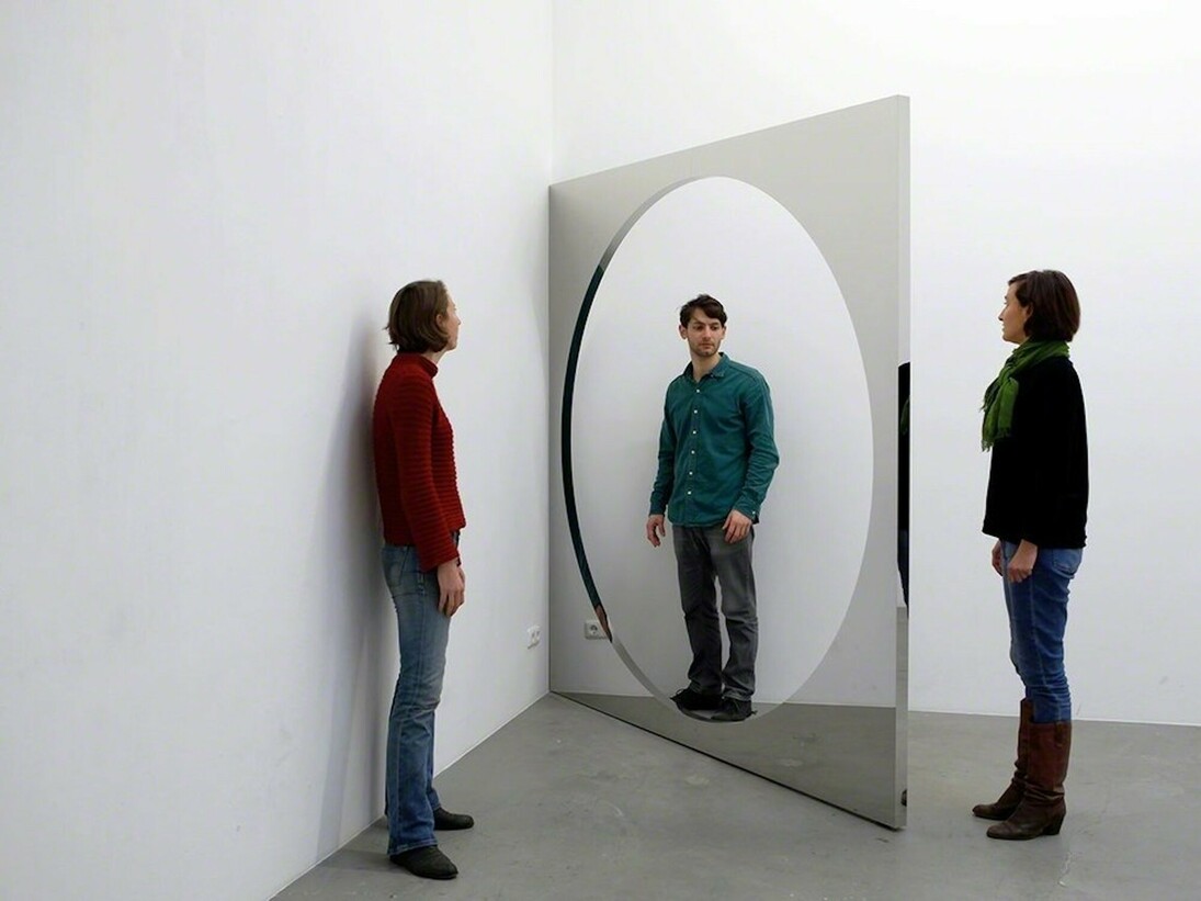 Jeppe Hein, Corner Wall, 2013. Courtesy of De Buck Gallery