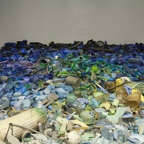 Tony Capellán, Mar invadido (detail), 2015, Installation view Pérez Art Museum Miami, Found objects from the Caribbean Sea. 360 x 228 inches, Photo: Oriol Tarridas