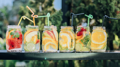 In un’alimentazione cosiddetta “normale”, l’introito di frutta e verdure fresche è ridottissimo