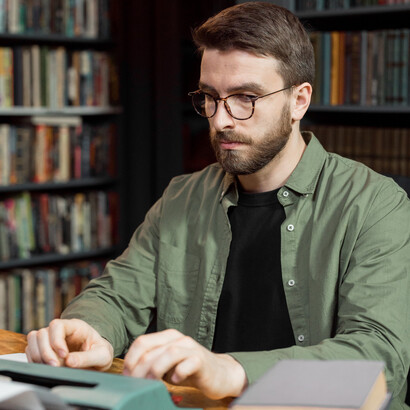 A literatura não se esgota numa visão simplista e maniqueísta