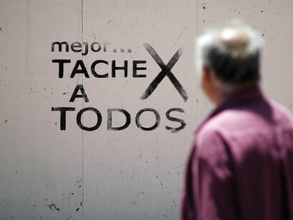 Grafiti llamando al voto nulo o en blanco