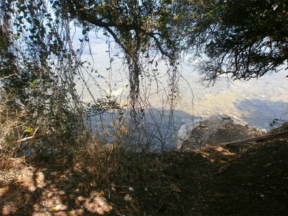 Voyage au bout de la mer, Île Sainte-Marguerite. Une échappée sur les îles est indiquée pour un jour sortir de la grotte sombre de la vie du vacancier ou touriste sur le continent