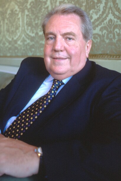 Nelle sue opere, spesso l'ironia funge da strumento di riflessione e critica. Nella foto Giuseppe Pontiggia