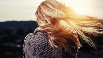 La soledad de la mujer ante la terrible realidad del acoso sexual en el lugar del trabajo