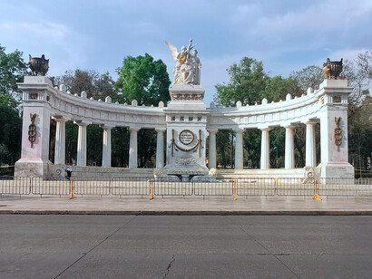 Hemiciclo a Juárez, construido en 1910 por órdenes de Porfirio Díaz