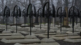 Tumbas en el cementerio Lychakiv en Ucrania
