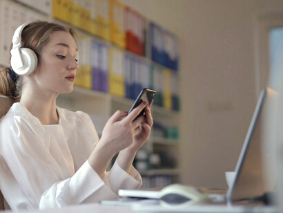 Entenda como os algoritmos das redes sociais influenciam suas escolhas de conteúdo e por que você deve questionar sua confiabilidade