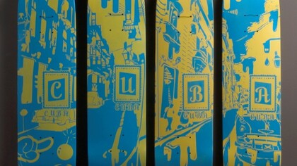 Art on Deck, exposición de tablas pintadas por artistas presentada por Cuba Skate y Kennedy Center en Finding a Line. Foto: Supa Joe
