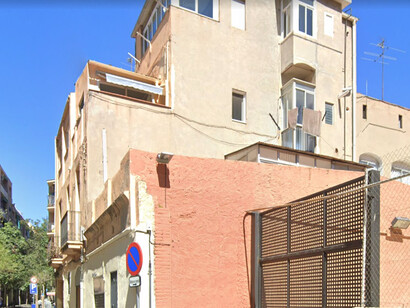 Yo no me propongo escribir mi biografía ni trazar los rasgos esenciales de mi vida profesional ni nada por el estilo. Sí quiero reflexionar. Y deseo que sea otro me ofrezca la posibilidad de una imagen de mí mismo en un tiempo en que no acierto a comprender muchas de las cosas que me han ocurrido. Barcelona, España  