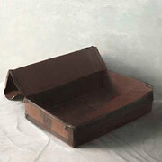 Untitled box (empty), oil on linen, 27 x 34 cm. Courtesy of the Molesworth Gallery