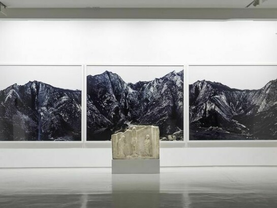 Dan Holdsworth, Black Mountain (triptych) with an altarpiece by an Unknown Artist, 14th century relief, 6th century side decoration, Carrara marble, Courtesy Grimaldi Gavin