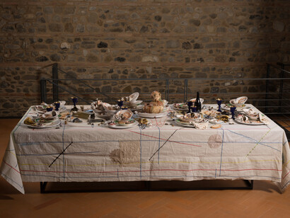 “Resistenza 2”, 2017, ceramica policroma, cm. 300 x 124