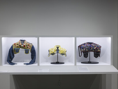 Buttons on! Exhibition view. Courtesy of Museum of Craft and Design 