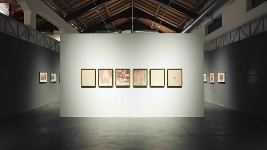 Le strade terminano prima di cominciare. Vincenzo Agnetti e le tracce fotografiche, vista della mostra. Per cortesia di Museo MA*GA
