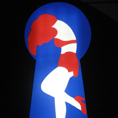 Marco Lodola. Serratura, 2016, persplex e led, cm 300x180x40