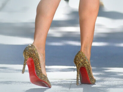 Tacones Follies Strass de malla dorados de la marca Christian Louboutin