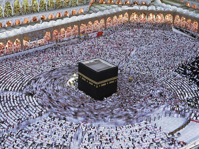 Kazuyoshi Nomachi, Islam,
I pellegrini partecipano alla funzione della Notte del Destino (Laylat al-Qadr), il 27° giorno del Ramadàn. La celebrazione commemora la rivelazione del Corano al Profeta,
La Mecca, Arabia Saudita 1995 © Kazuyoshi Nomachi

