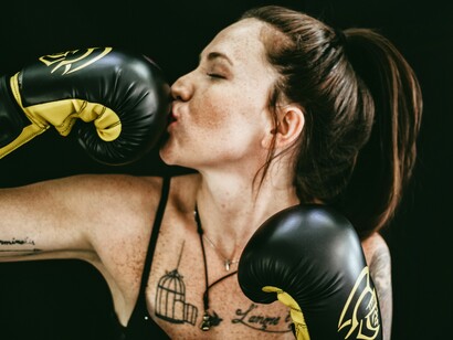Un'atleta si cimenta nella boxe