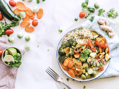 En Chile, muchas personas han adoptado un estilo de vida vegano por razones éticas, ambientales o de salud