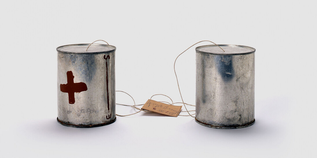 Joseph Beuys, Musik als Grün (Grüne Geige) / Telephon S———— Ǝ, 1974. Courtesy of National Gallery of Canada