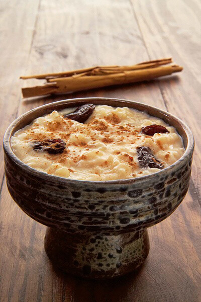 Arroz con leche - Rice pudding with milk and cinnamon - Peruvian dessert