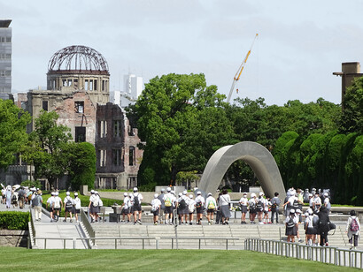 Escolares en el Parque de la Paz de Hiroshima, Japón. Foto: Felipe Sérvulo