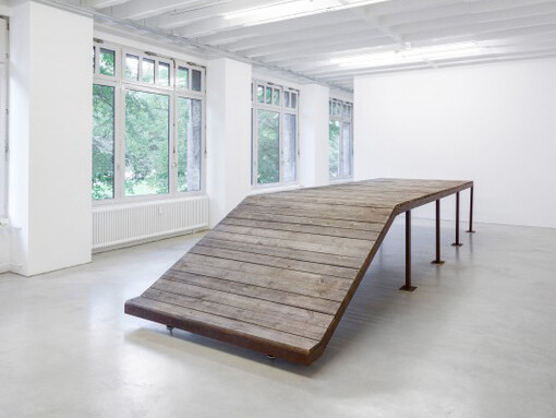 Mirosław Bałka, 690 x 190 x 102, 2006, steel, wood, felt, 690 x 190 x 102 cm. Courtesy of Galerie Nordenhake