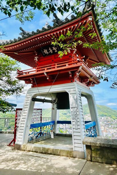 Senko-ji Temple bell tower © Alma Reyes