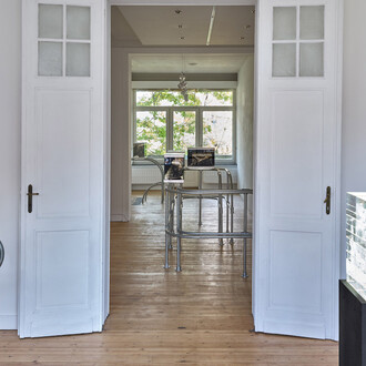 Eva L’Hoest, inkstand – fragments of intent, exhibition view. Courtesy of Galerie Eric Mouchet