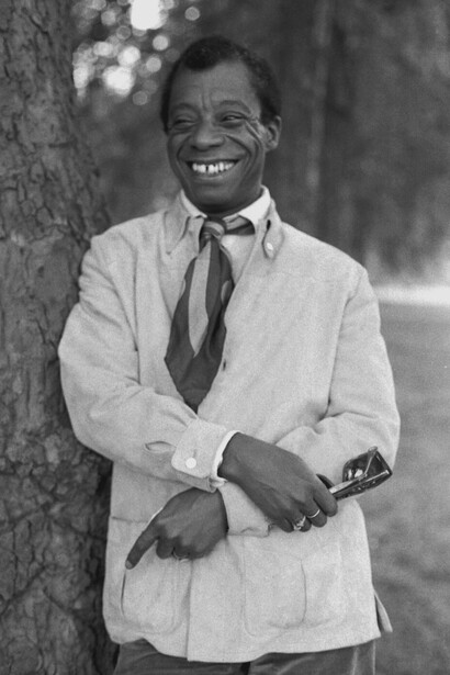 James Baldwin überschritt mit seinen Werken regelmäßig jene Grenzen, welche ihm laut der Gesellschaft des 20. Jahrhunderts zugestanden haben. Bild: James Baldwin um 1969