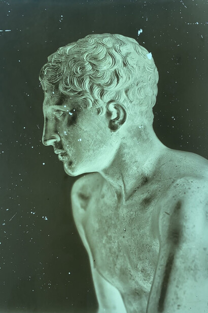 Michele Amodio, Statua in bronzo di Hermes a riposo, dettaglio, 1860-70 circa. Courtesy of the National Archaeological Museum of Naples