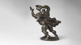 Jacques Lipchitz, "Volo", (1940). Una donna e un uomo sono fusi in un unico individuo che avanza su tre gambe. Per lui, che concepì la statua a Tolosa mentre stava fuggendo in esilio negli Stati Uniti, la chiave per uscire dal doloroso caos era l'amore
