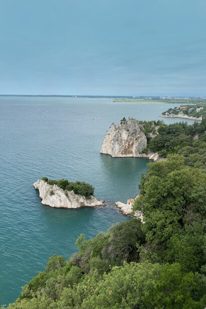 La baia sottostante il castello, Duino, Italia