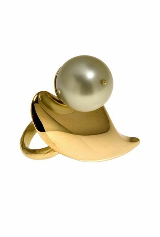 Foil, perfect cultured pearl and 18ct yellow gold ring