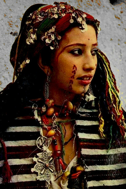 Mujer amazigh. La población tunecina es en un 88% amazigh (bereber), en un 5% europea, en un 4% árabe y en un 2% subsahariana
