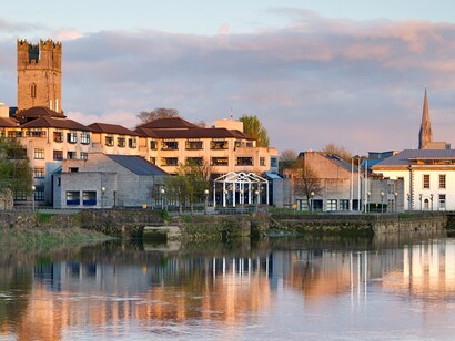 Limerick, Irlanda. Vista desde el río Shannon