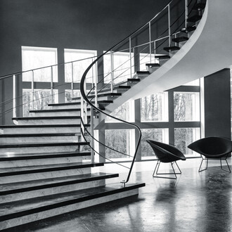 Escalier hélicoïdal du Cèdre © Archives de la Vaudoise Assurances, Lausanne 