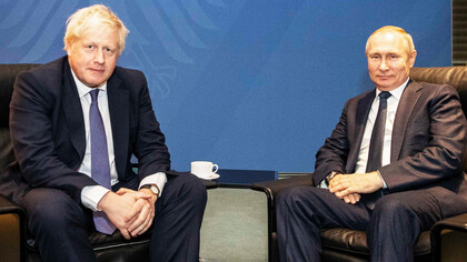 Boris Johnson, ex primer ministro del Reino Unido y Vladimir Putin, presidente de la Federación Rusa