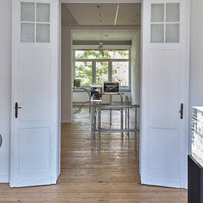 Eva L’Hoest, inkstand – fragments of intent, exhibition view. Courtesy of Galerie Eric Mouchet 