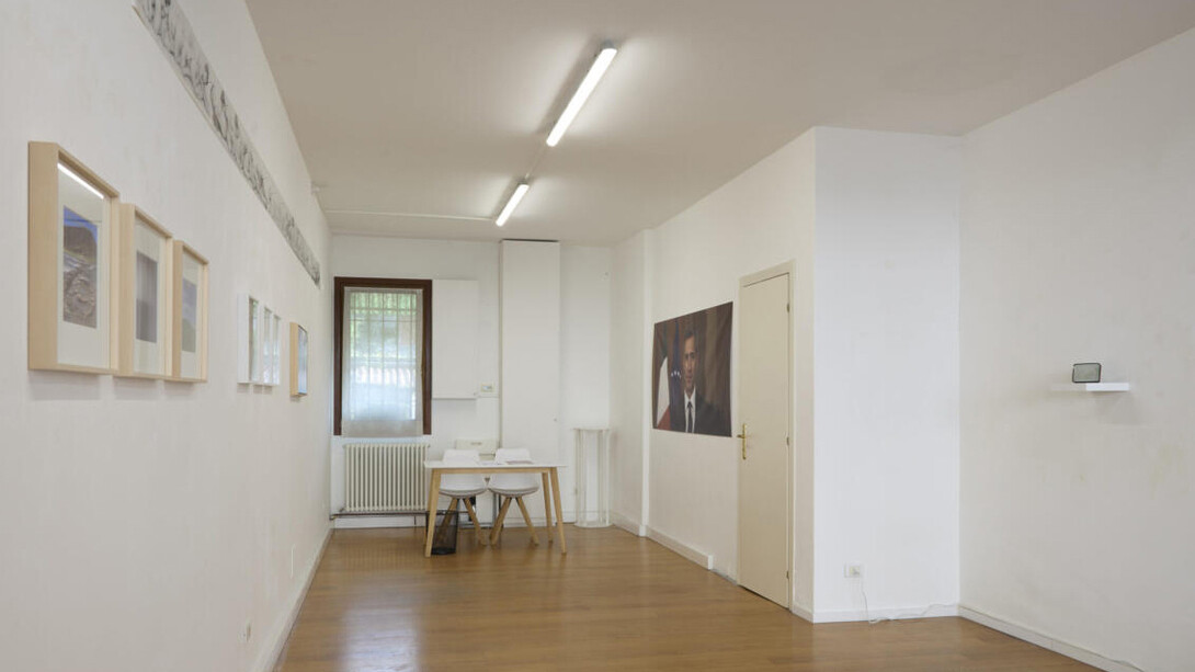 Alessandro Sambini, Images at an exhibition, exhibition view. Courtesy of Galleria Michela Rizzo 