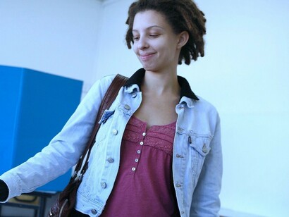 Una mujer israelí votando