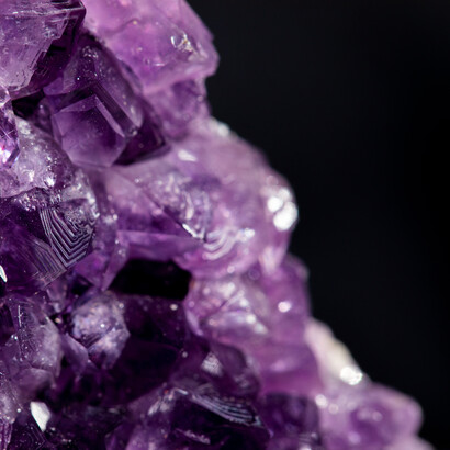Usare cristalli, gemme, pietre richiede una certa sensibilità non rivolta solo bellezza e all’armonia delle forme e colori