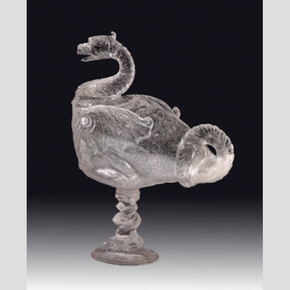Vaso en forma de dragón o caquesseitão, Segunda mitad del siglo XVI. Cristal de roca / cuarzo hialino, 23 x 18 cm. Courtesy of Museo del Prado