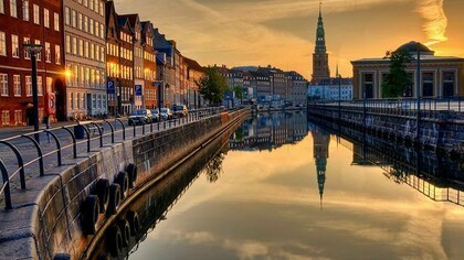 Sunrise on Nybrogade © Jës at Flickr.com